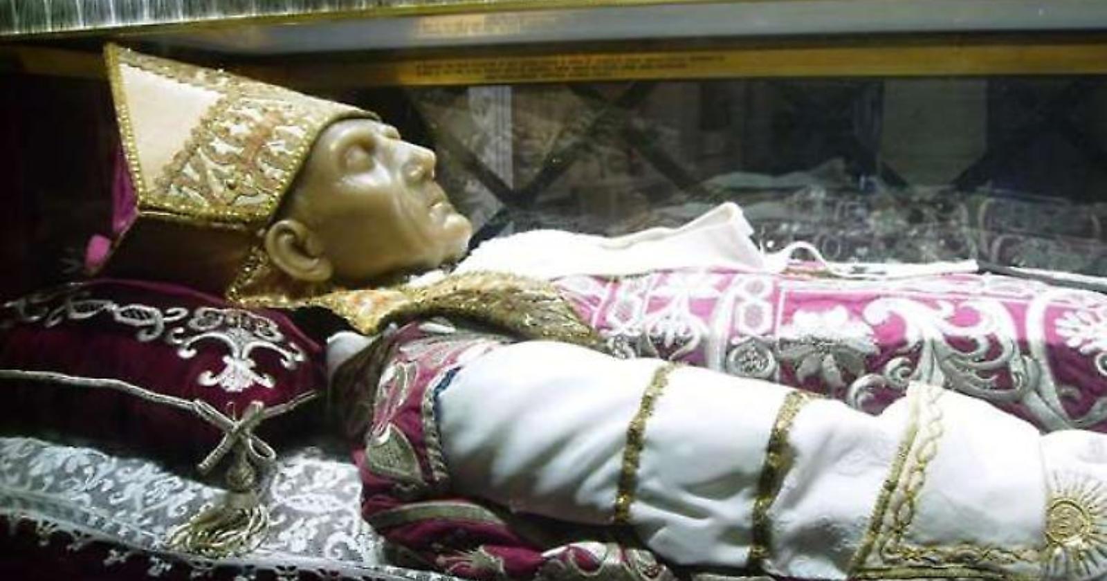 Benedetto XVI, il Papa delle dimissioni: le prime, nella storia della Chiesa, furono però del molisano Celestino V che fuggì a Vieste