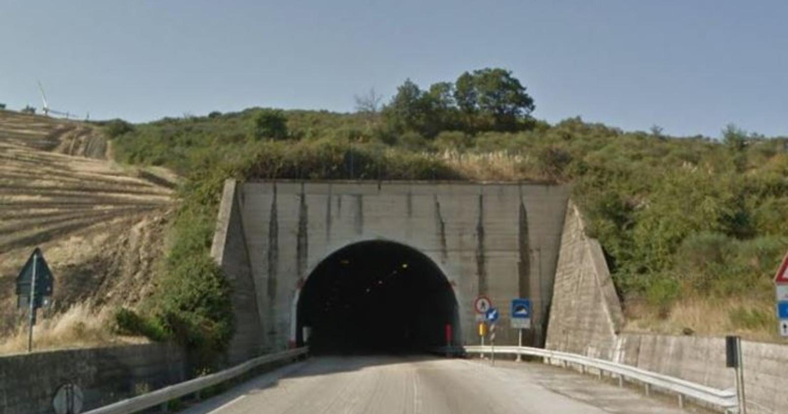 Contro la chiusura della galleria molisana "Passo del lupo" ululati di protesta dalla Puglia