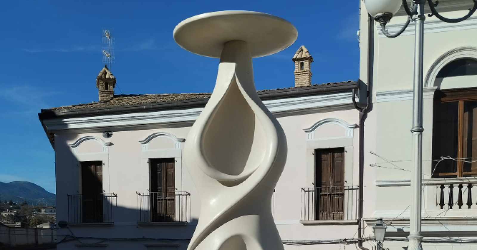 Il Guerriero di Capestrano: Un Viaggio tra Arte e Burocrazia