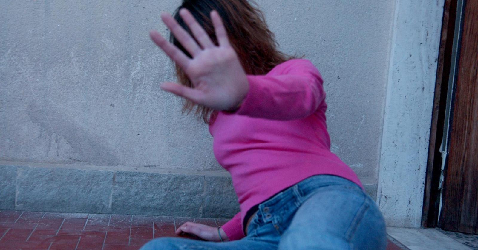 Prigioniera d'Amore: La Storia di una Ragazza Rinchiusa dal Fidanzato