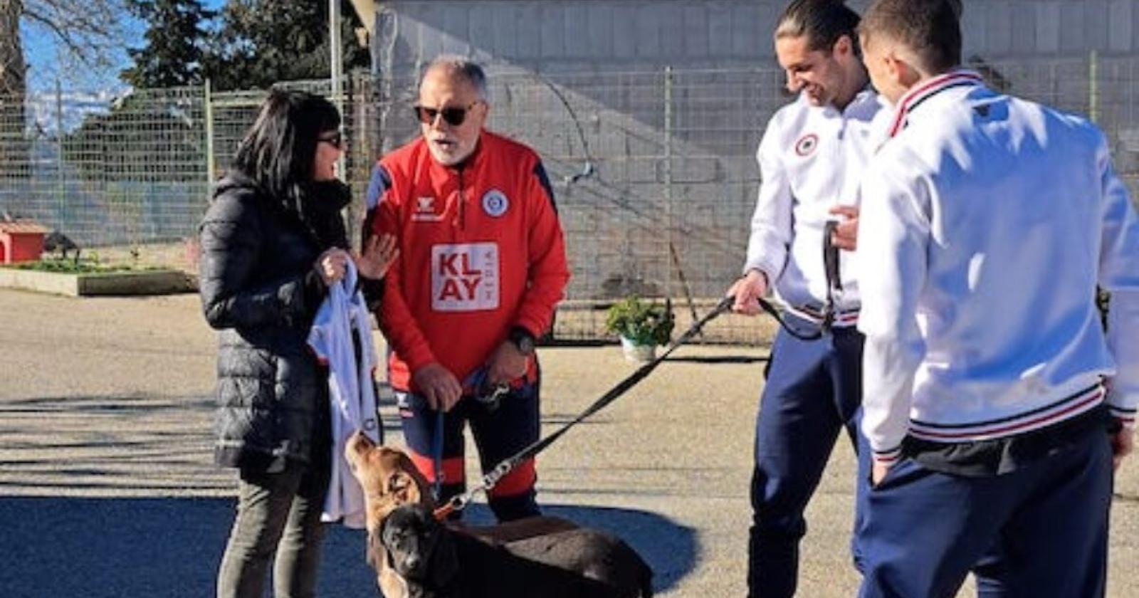 Dai giocatori del Campobasso un calcio contro l'abbandono degli animali
