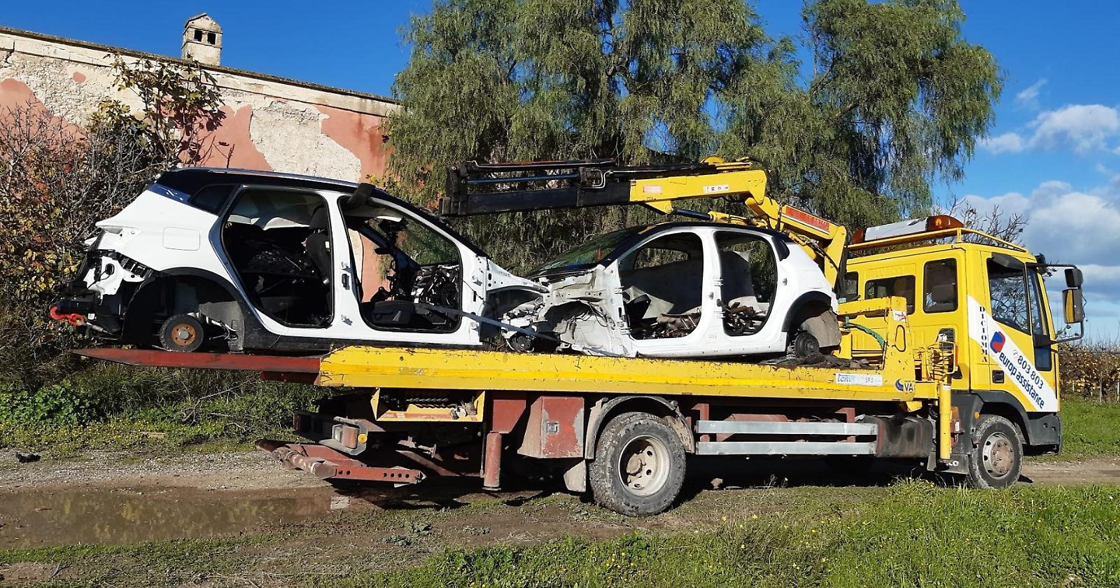 A Campomarino cimitero di auto rubate: Cerignola "fa scuola" anche in Molise