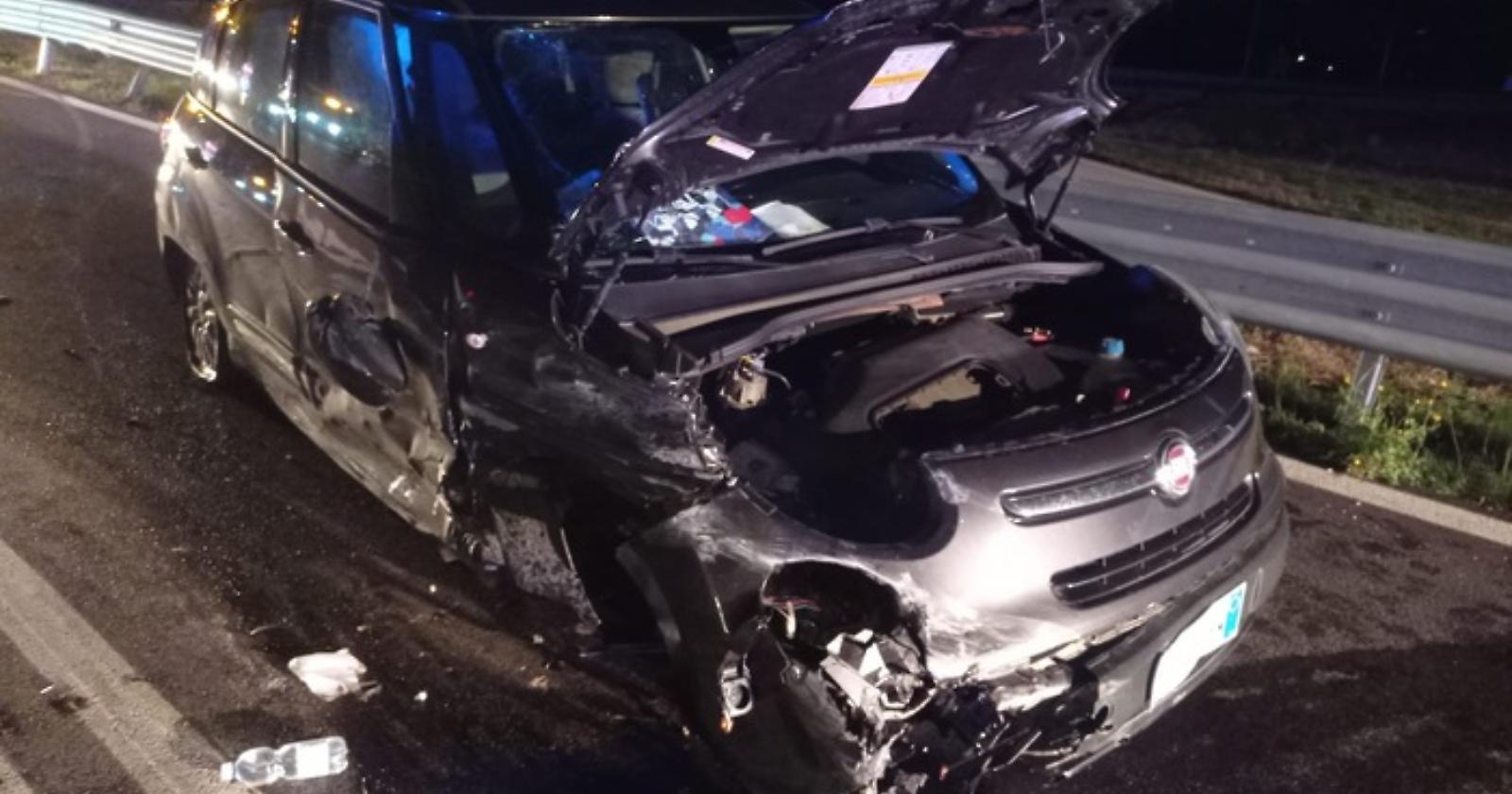Incidente stradale all'alba in Molise: morta una donna, due i feriti