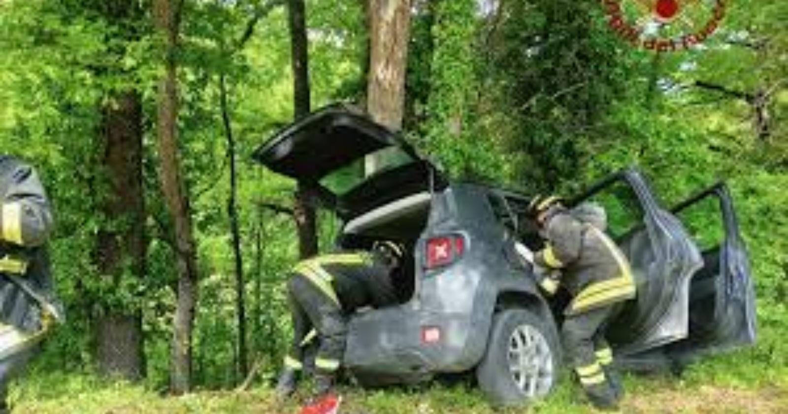 Incidente stradale a Sant'Angelo del Pesco: un giovane automobilista in gravi condizioni dopo uno schianto contro un albero
