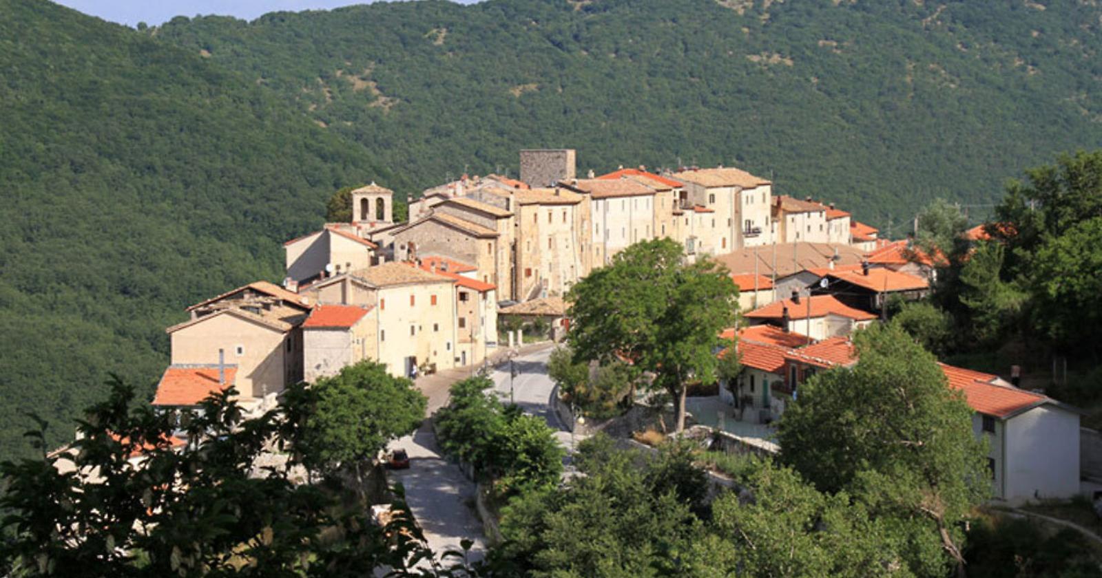 il caso Bisegna: un piccolo comune abruzzese al centro della scena politica nazionale