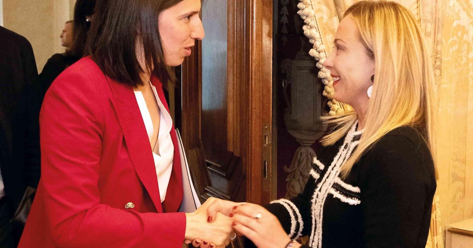 un tè per capire due italia: a rocchetta a volturno susanna turco racconta meloni e schlein