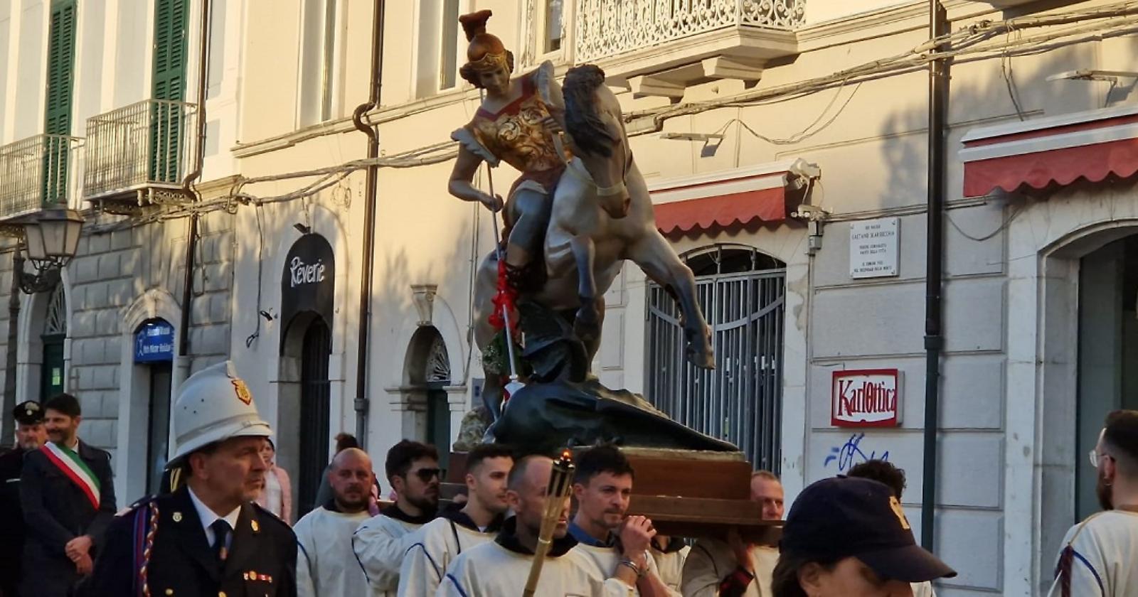 Campobasso celebra San Giorgio: tra tradizione, musica dal balcone e festa civica