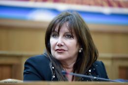 Filomena Calenda non usa gli ammortizzatori nella scivolata contro Cefaratti