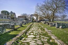 Proverbi dialettali e slang americano: così il meraviglioso parco archeologico di Sepino parla ai turisti