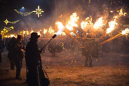 Per l'Immacolata ad Agnone una notte di fuoco da ogni parte d'Italia