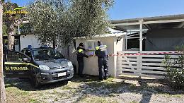 La Guardia di Finanza sequestra  29 manufatti abusivi a Campomarino Lido