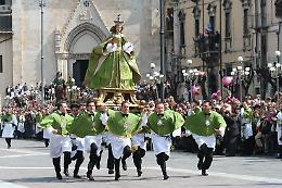 Tutto l'Abruzzo corre dietro alla "Madonna che scappa"
