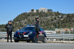 Perseguita e tenta di investire una donna a Ripalimosani, arrestato un giovane stalker