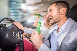 Molisani col vizio del bicchierino prima di mettersi al volante