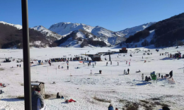La neve mordi e fuggi tra Capracotta e Campitello