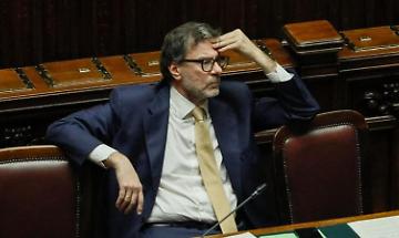 La Manovra spericolata del Governo. Giorgetti: &laquo;Non mi dimetto&raquo;