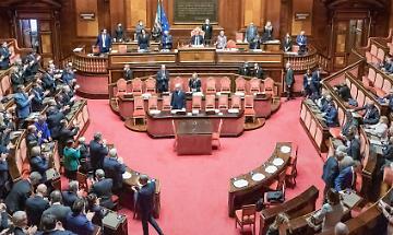 Il taglio delle poltrone non fa diminuire la spesa per i parlamentari