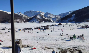 La neve mordi e fuggi tra Capracotta e Campitello