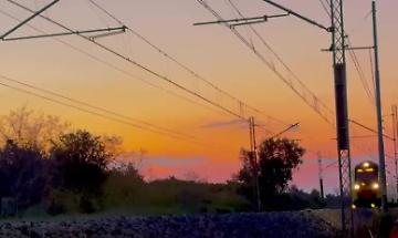 VIDEO Riparte l'Adriatica, ecco il primo treno delle 6 di questa mattina, venerd&igrave; 10 aprile