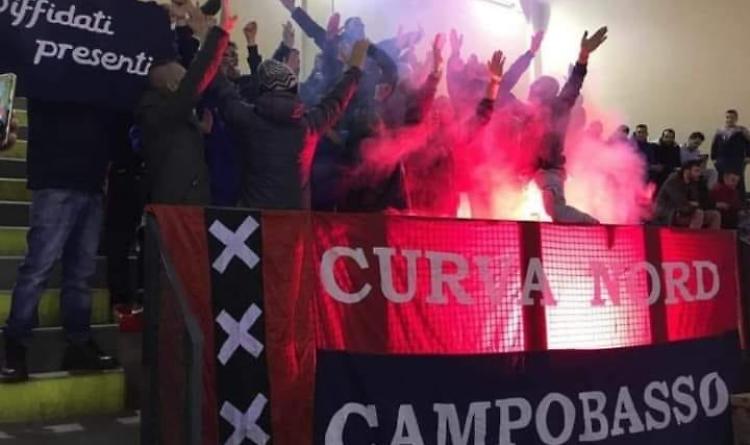 Tifosi del Campobasso in campo contro la partita Italia - Israele: "Nascondere dietro 22 gambe un genocidio è inaccettabile"