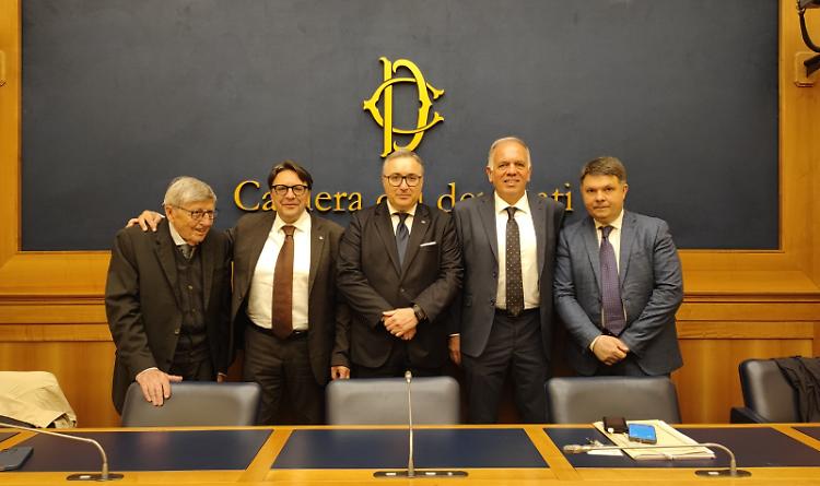 Dalla lana ai telai, in Molise il progetto di sartoria sociale tessuto anche dal deputato Giorgio Lovecchio