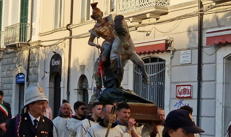 Campobasso celebra San Giorgio: tra tradizione, musica dal balcone e festa civica