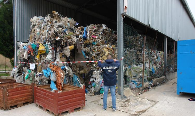 Traffico illecito di rifiuti nel Basso Molise: 22mila tonnellate gestite abusivamente e oltre 2.500 trasporti documentati